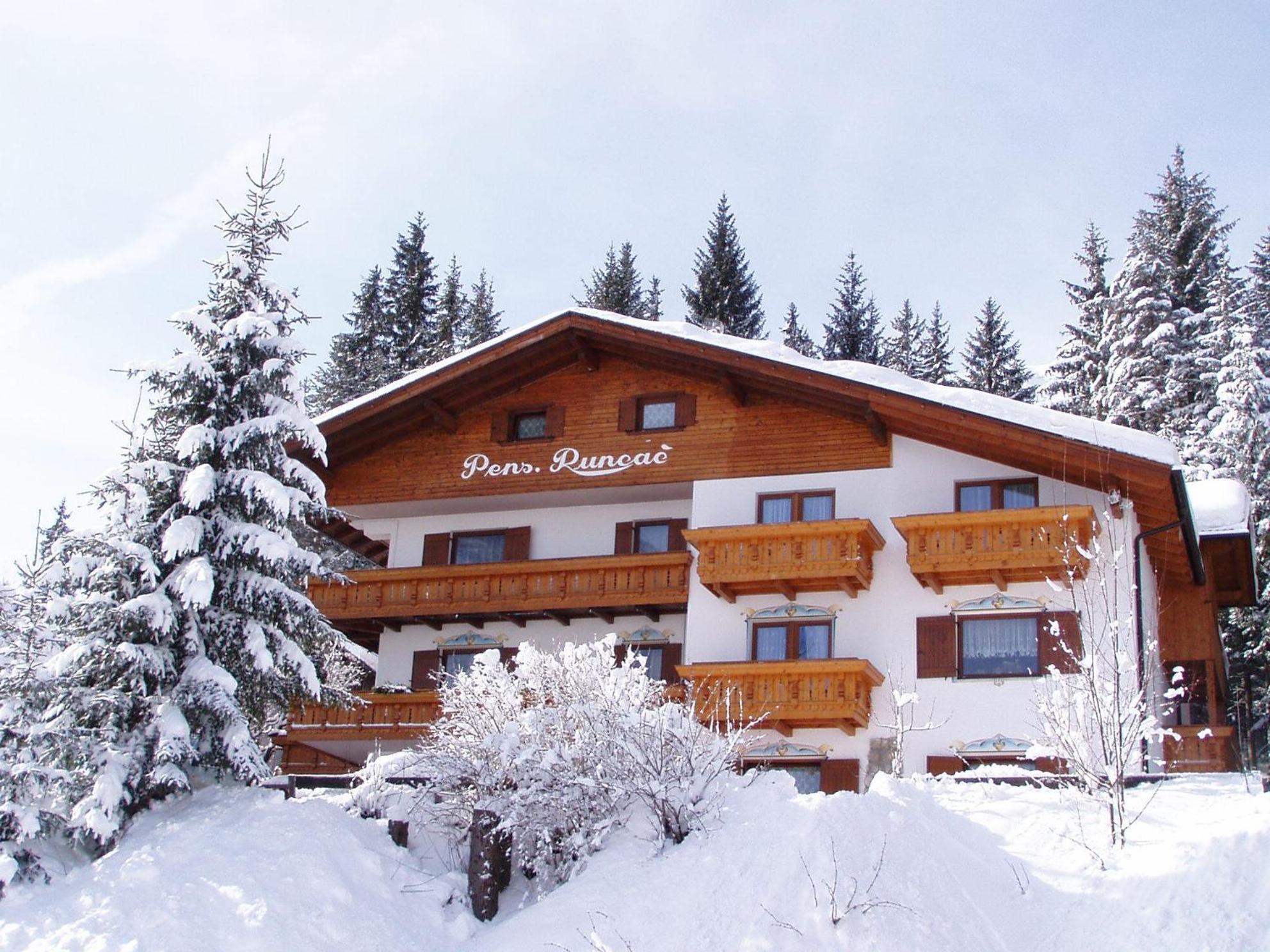 Runcac Hotel Badia  Exterior photo